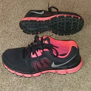 Nike Dual Fusion ST2 Sneakers